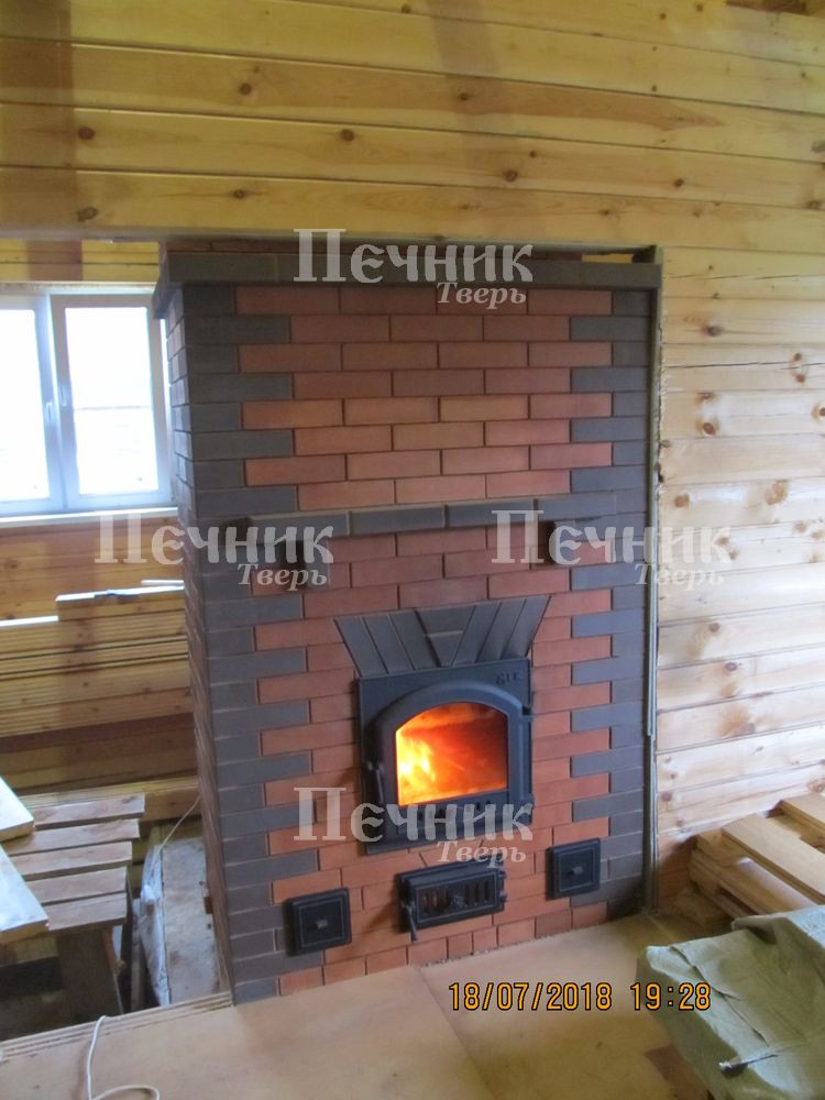 Печь на два этажа из красного кирпича