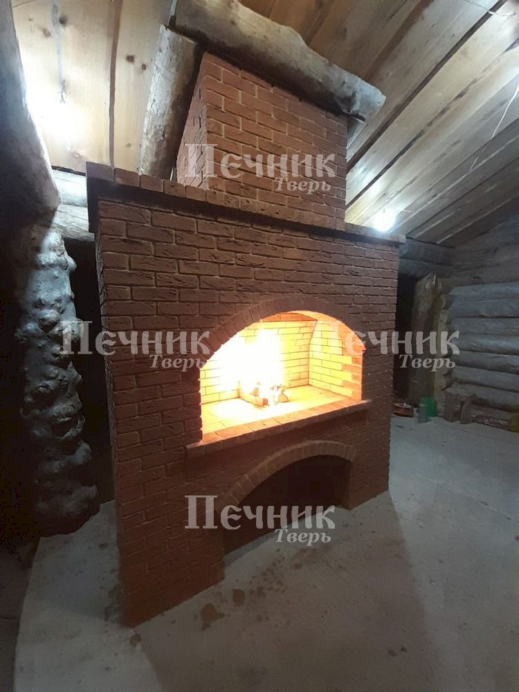 Уличный очаг из кирпича ручной формовки