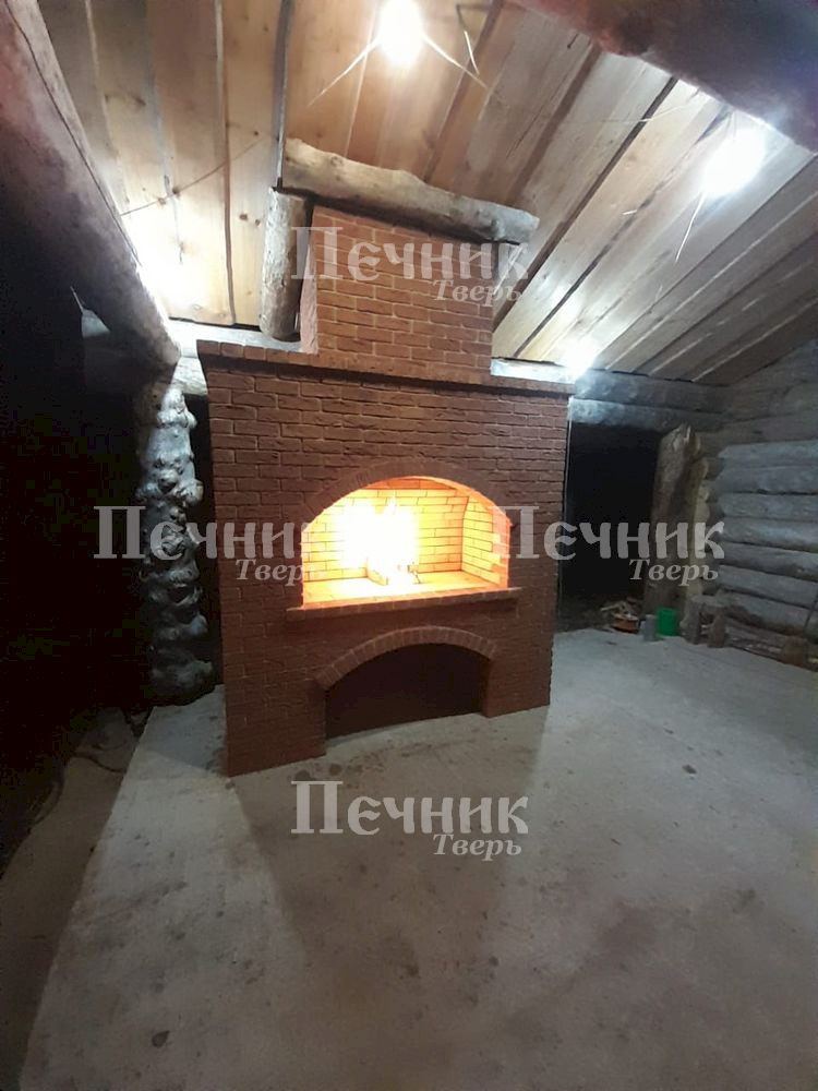 Уличный очаг из кирпича ручной формовки