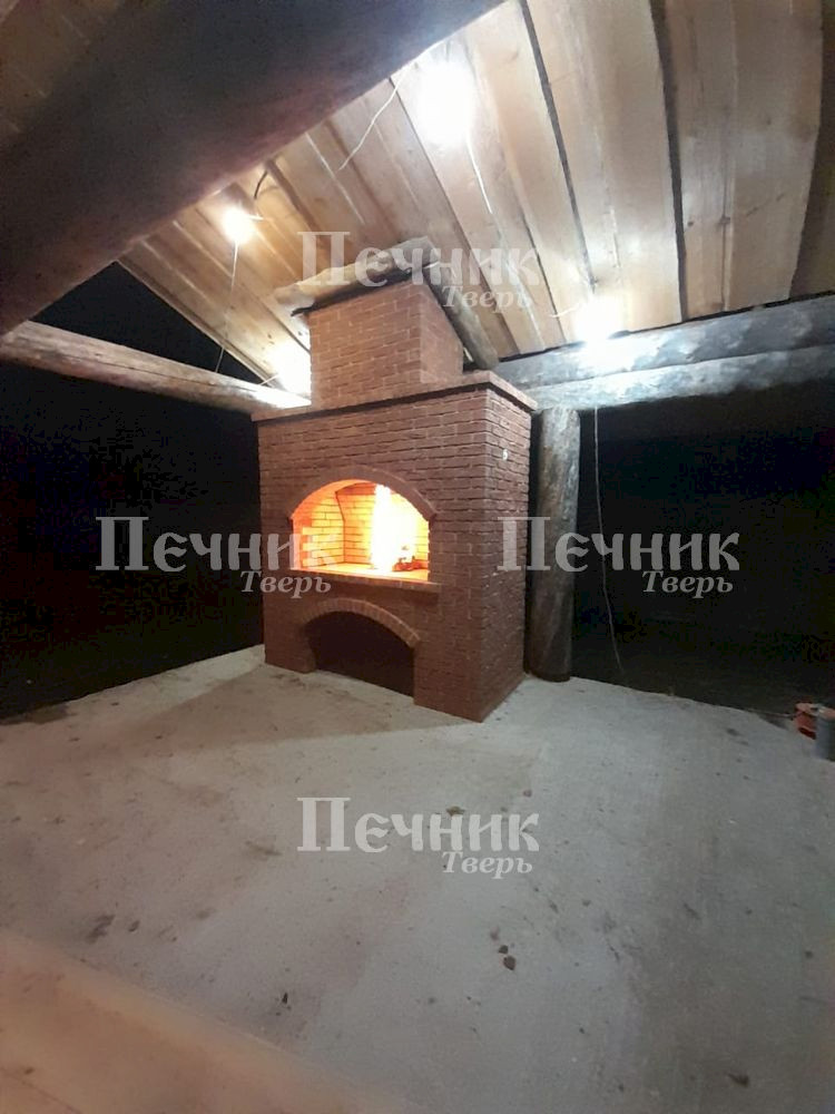 Уличный очаг из кирпича ручной формовки